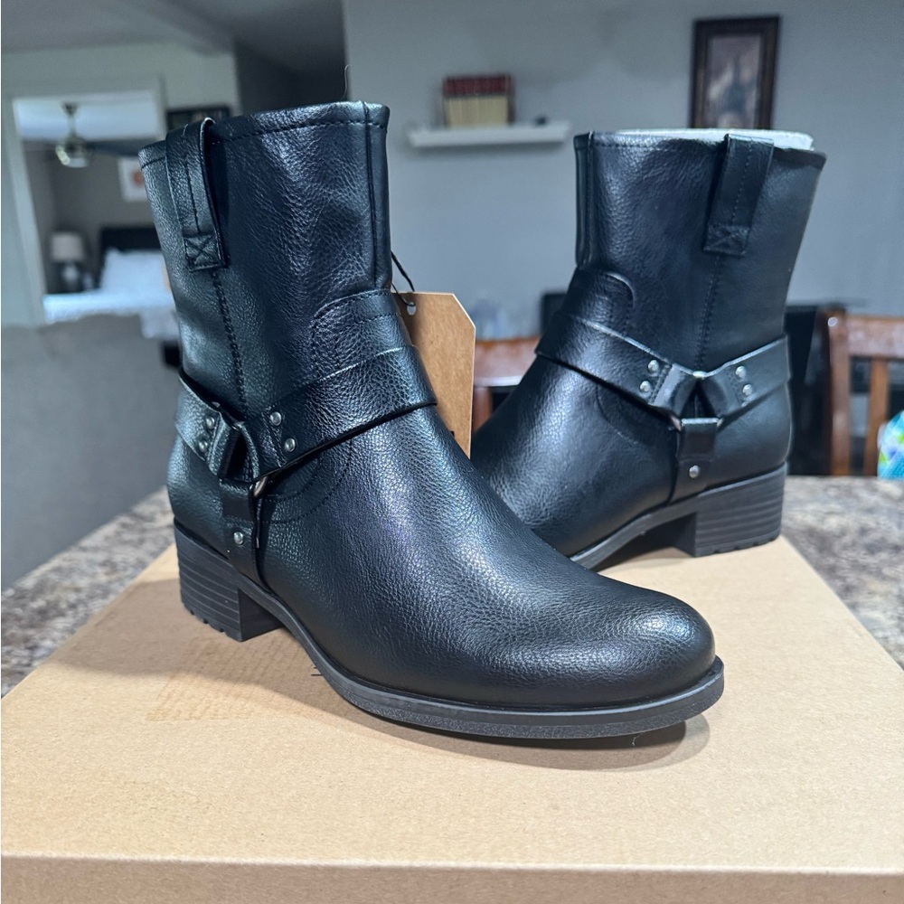 FRYE AND CO. Black Leather Buckle Boots